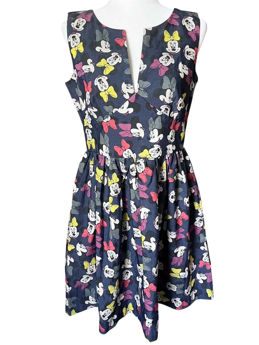 Disney Minnie Mouse Allover Retro Print Skater Dress V-Neck Women's Medium NWT